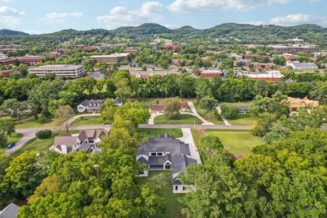 $6,725,000 | 5205 Williamsburg Road, Brentwood, TN 37027