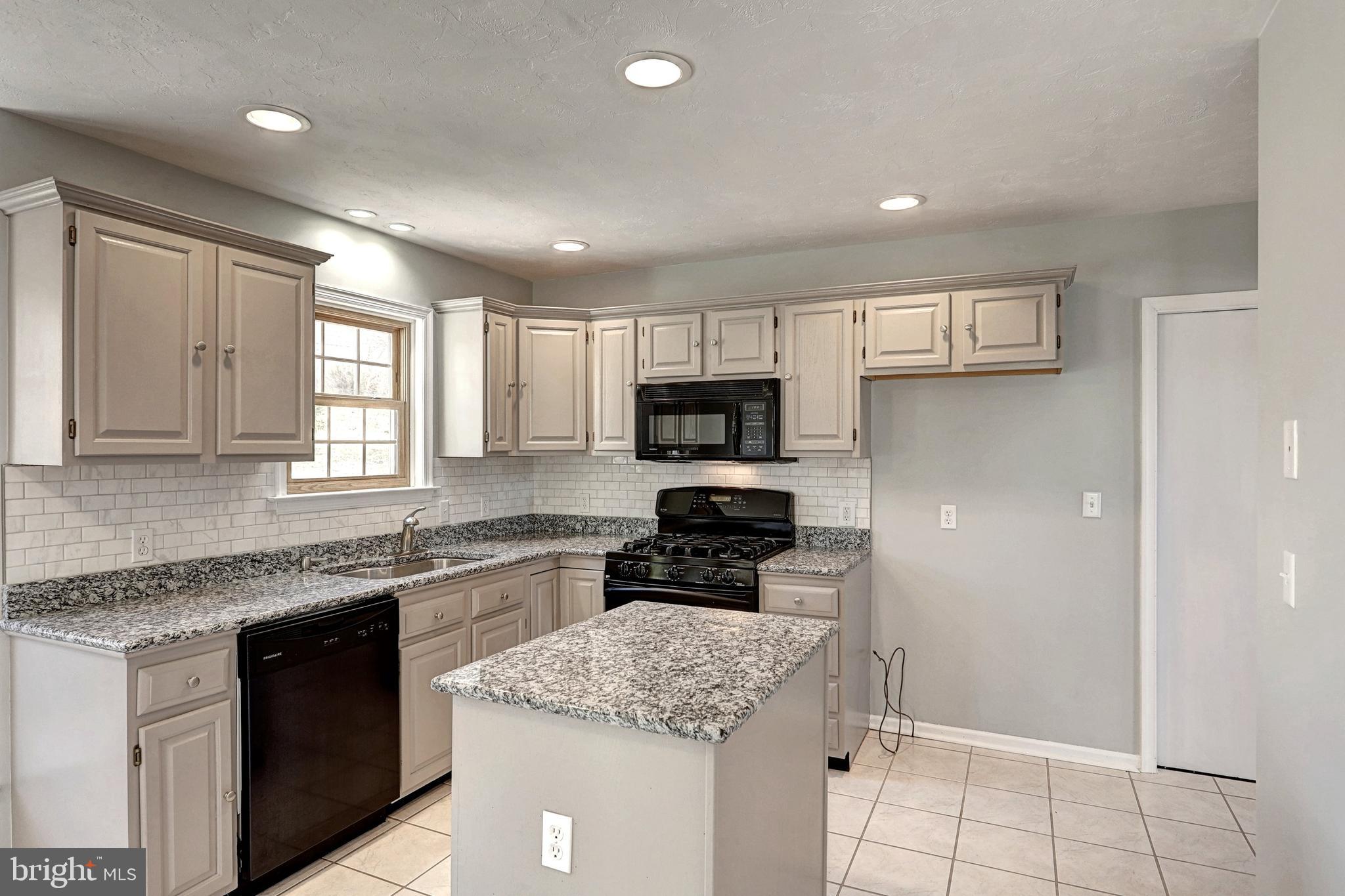 4 Magnolia Lane Hanover, PA 17331 - Photo 7 of 32 Gallery Image 7