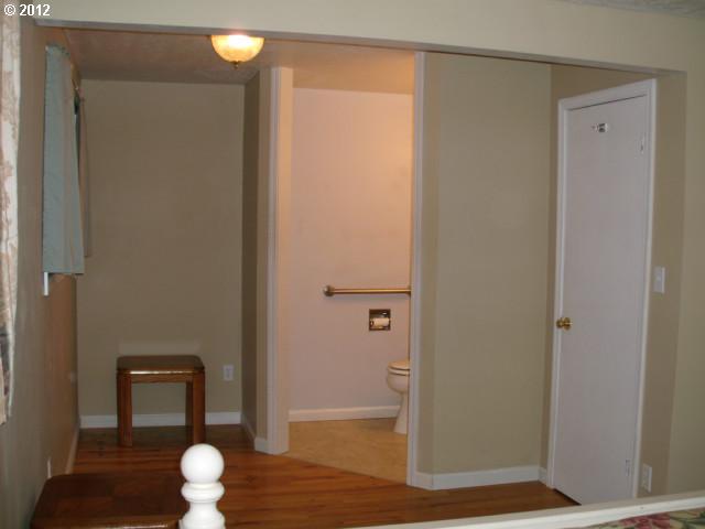 17465 Southeast Valley View Road Portland, OR 97267 - Photo 11 of 16 Gallery Image 11