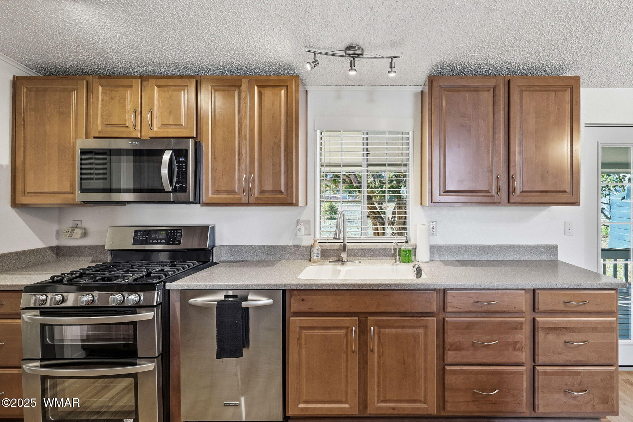 1535 Cheetah Way Eagar, AZ 85925 - Photo 10 of 34 Kitchen