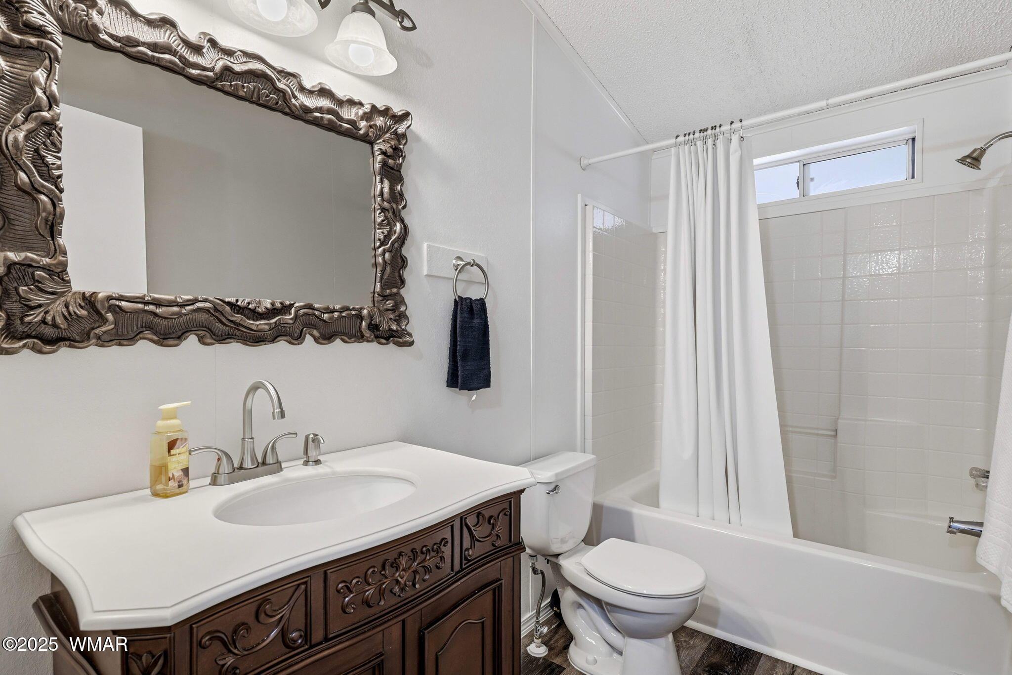 1535 Cheetah Way Eagar, AZ 85925 - Photo 19 of 34 Hall Bathroom