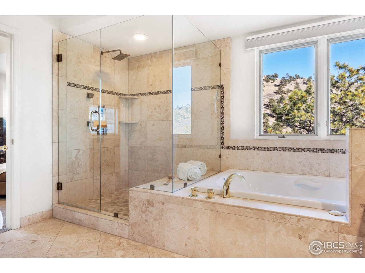 5339 Olde Stage Road Boulder, CO 80302 - Photo 28 of 40 Primary Bedroom on-suite luxury 5 piece bath.