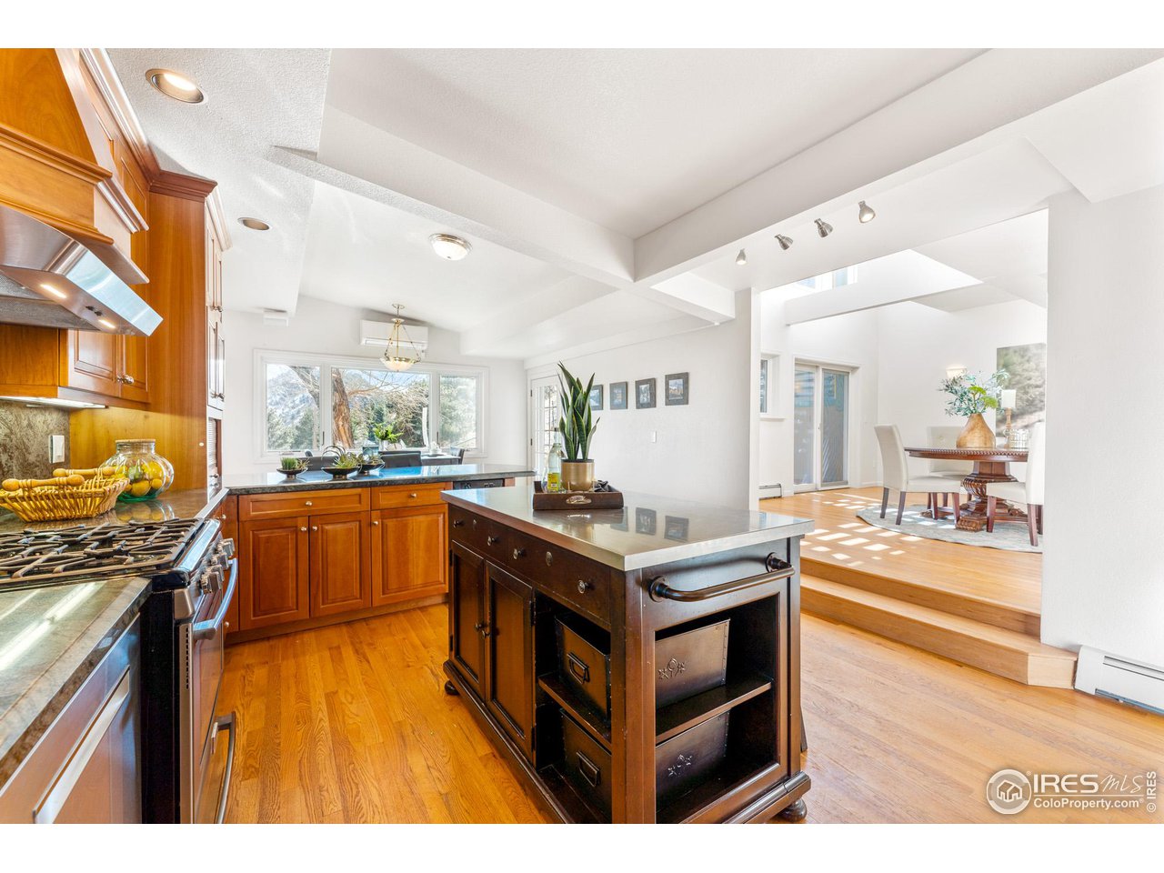5339 Olde Stage Road Boulder, CO 80302 - Photo 9 of 40 Spacious open-air kitchen layout. Granite counter tops, gas range and self cleaning oven. Kitchen aide appliances.