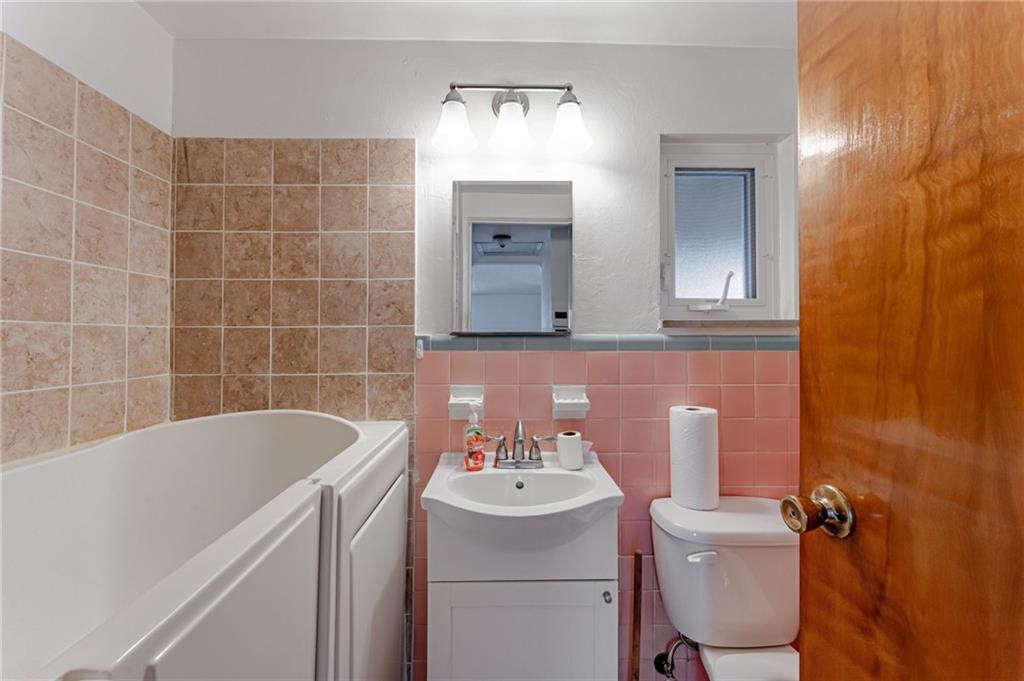 4292 Glen Lytle Road Pittsburgh, PA 15217 - Photo 18 of 25 Gallery Image 18