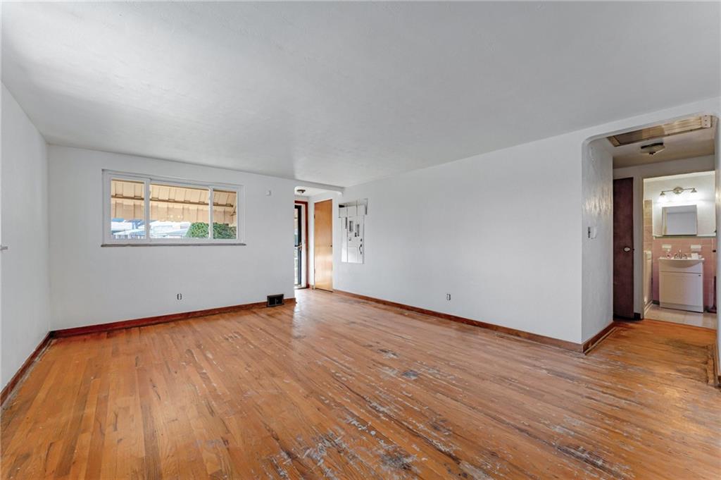 4292 Glen Lytle Road Pittsburgh, PA 15217 - Photo 5 of 25 Gallery Image 5