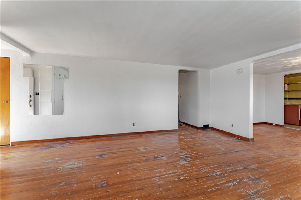 4292 Glen Lytle Road Pittsburgh, PA 15217 - Photo 6 of 25 Gallery Image 6