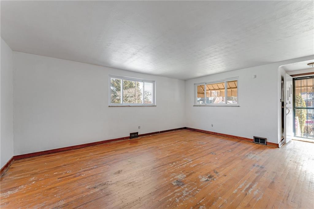 4292 Glen Lytle Road Pittsburgh, PA 15217 - Photo 8 of 25 Gallery Image 8