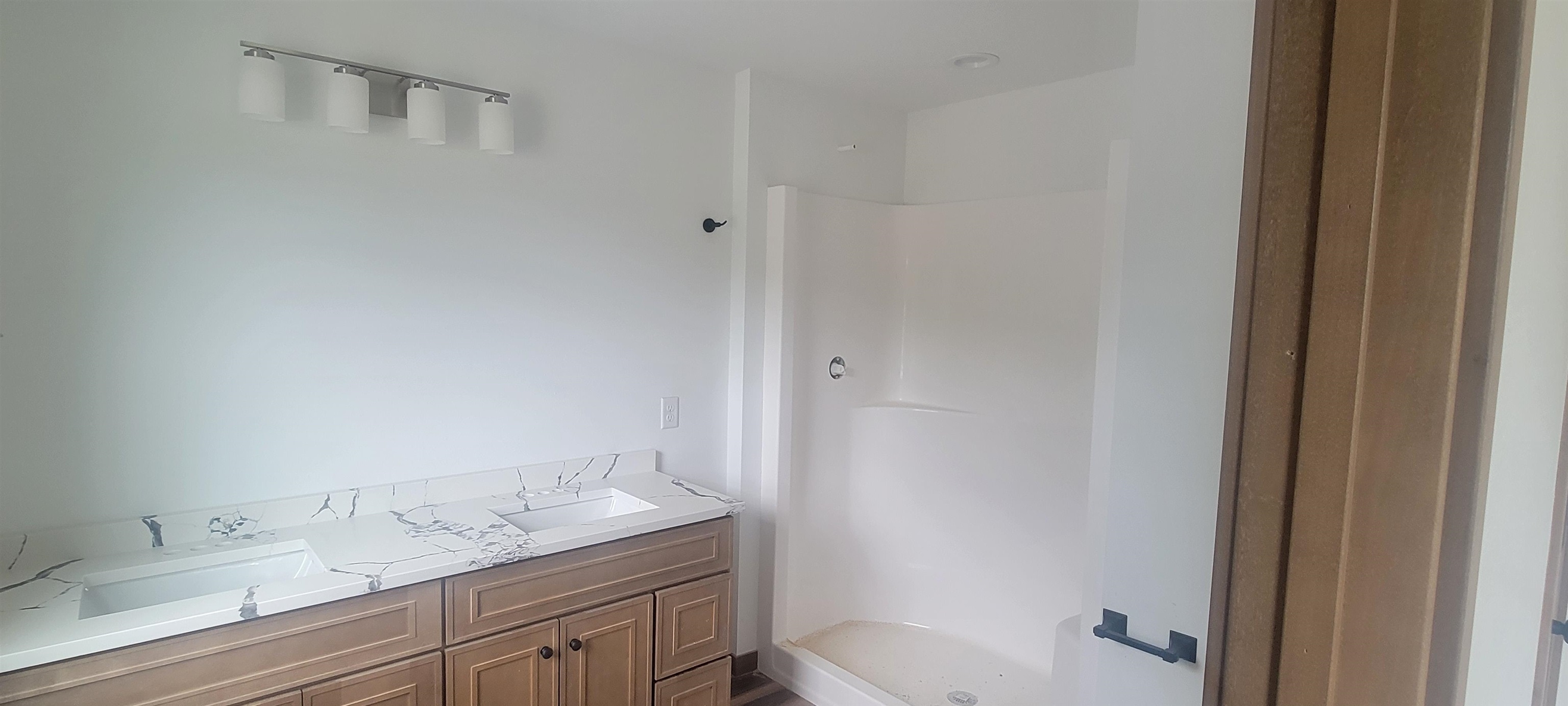 148 Shaw Baraboo, WI 53913 - Photo 6 of 11