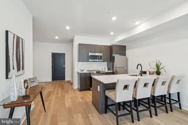 $1,400 | 1419 West Grange Avenue, Unit 411, Philadelphia, PA 19141