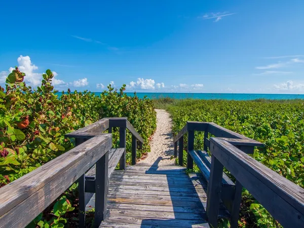 $10,000 | 2225 Seaside Street, Vero Beach, FL 32963