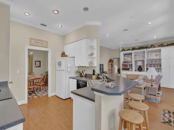 $10,000 | 2225 Seaside Street, Vero Beach, FL 32963