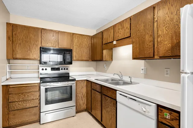 $119,900 | 4350 Trenton Lane North, Unit 309, Plymouth, MN 55442