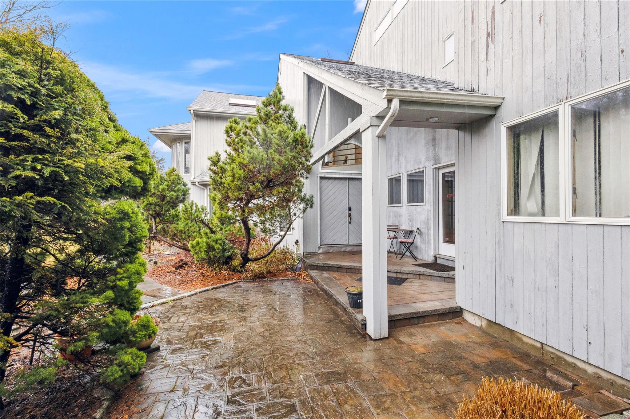 a view of a house with porch