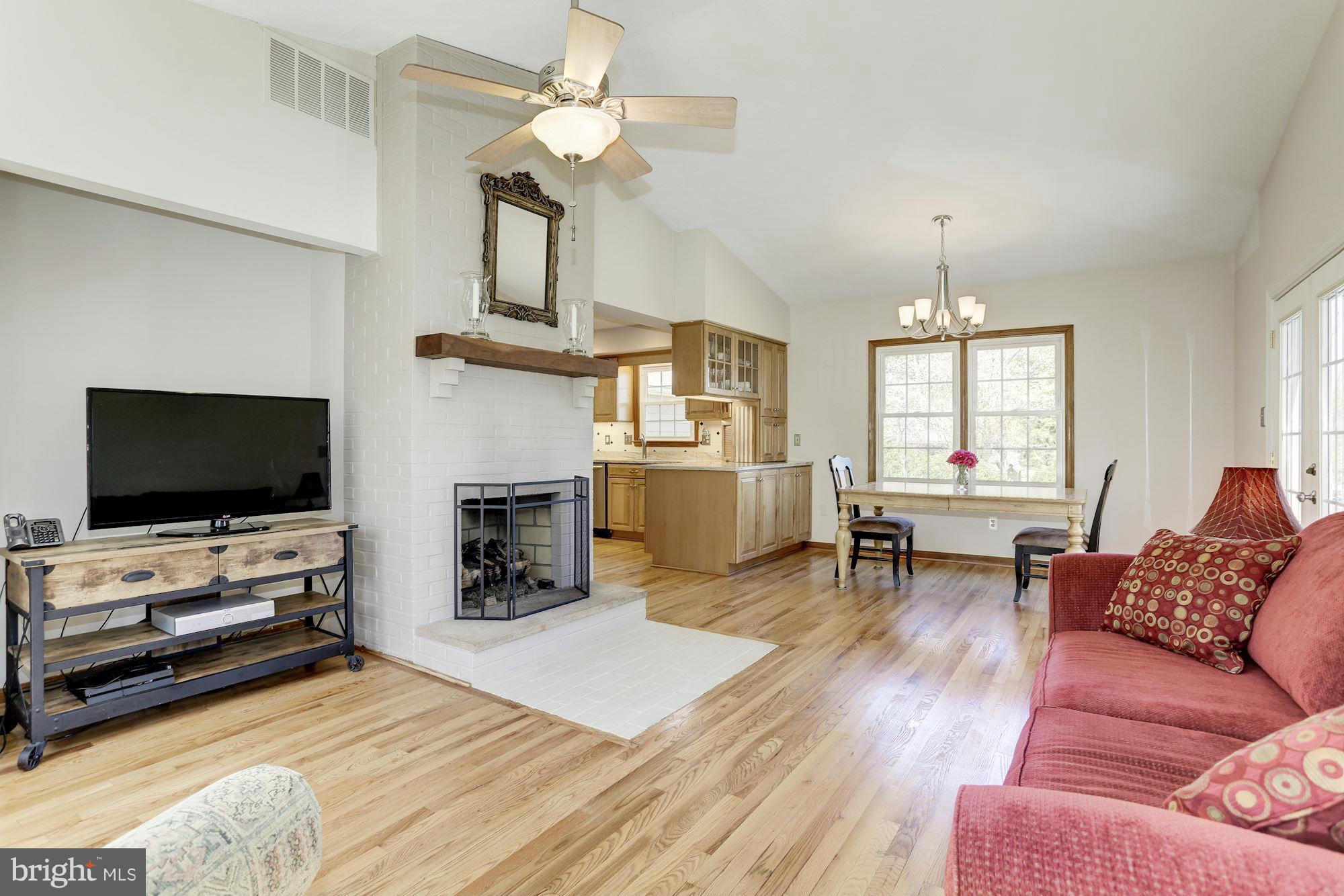 16525 Comus Road Dickerson, MD 20842 - Photo 15 of 30 Family Room