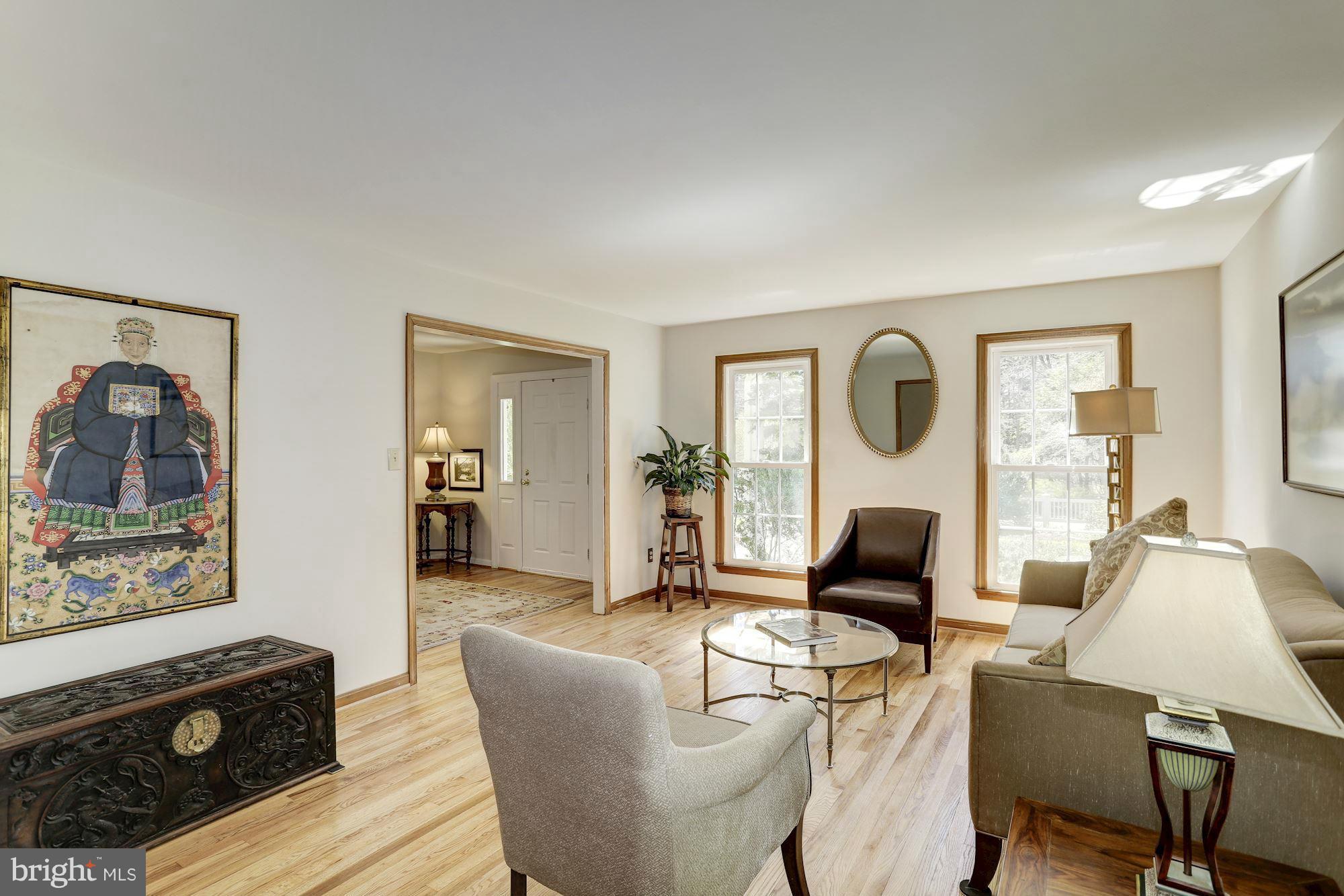 16525 Comus Road Dickerson, MD 20842 - Photo 10 of 30 Living Room