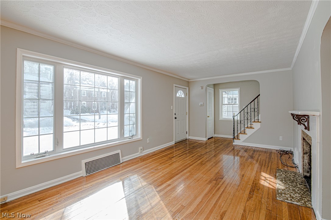 3685 Woodridge Road Cleveland, OH 44121 - Photo 6 of 25