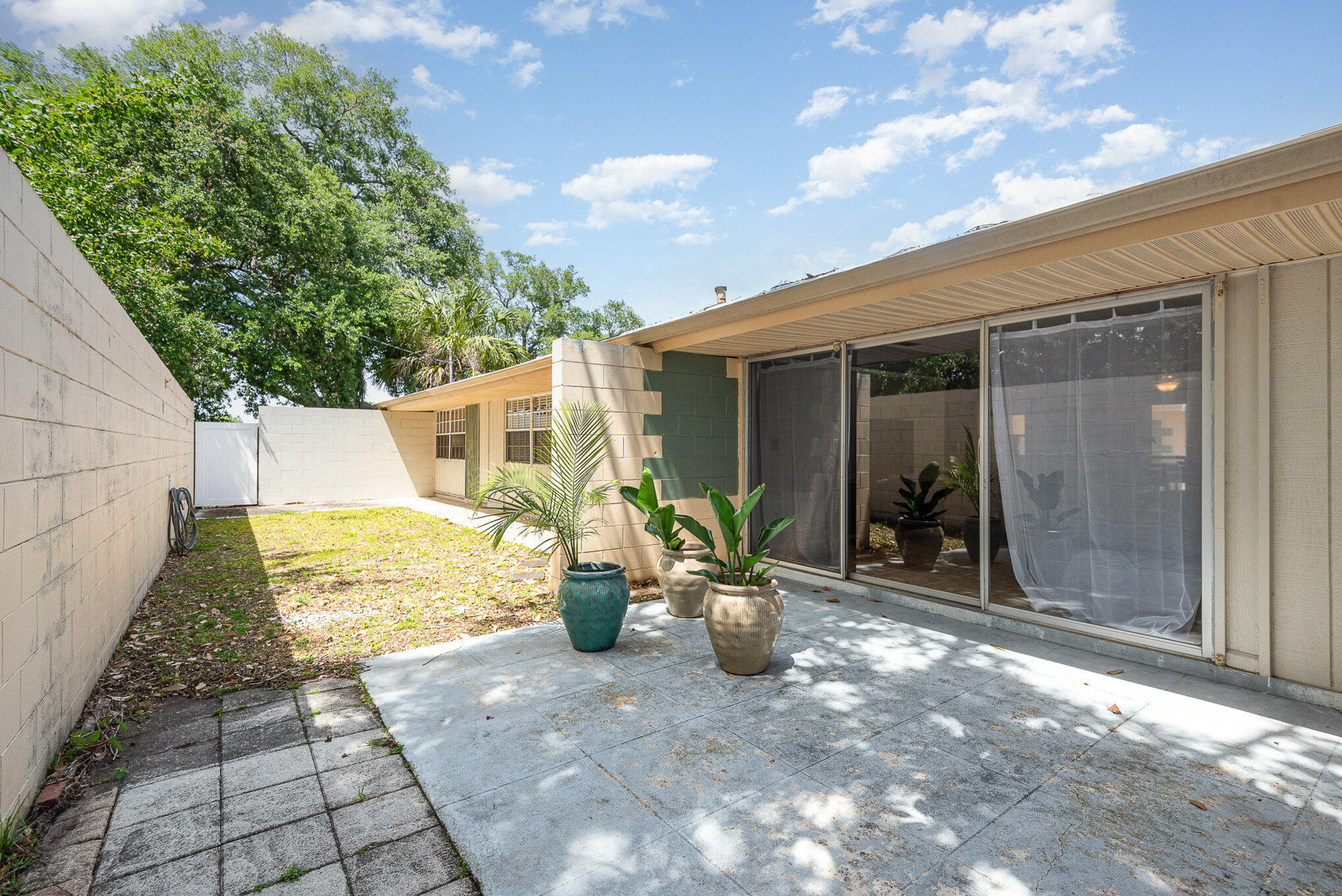 941 Levitt Parkway Rockledge, FL 32955 - Photo 23 of 33 a view of a patio with table and chairs and wooden fence
