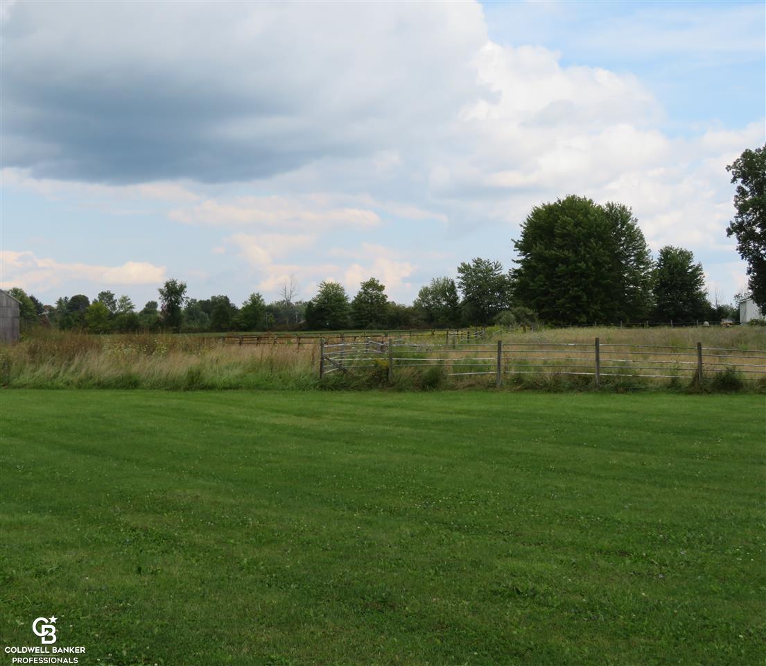 10400 Alpine Road Goodells, MI 48027 - Photo 27 of 29 31330362-26.JPG