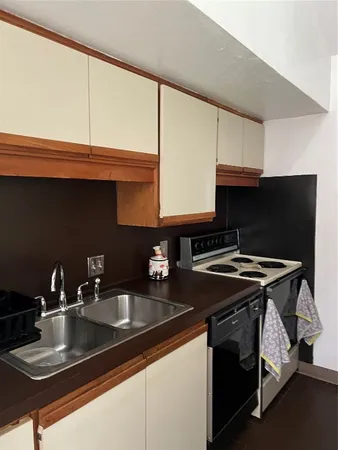 $975 | 8141 Glenbrook Drive, Houston, TX 77017