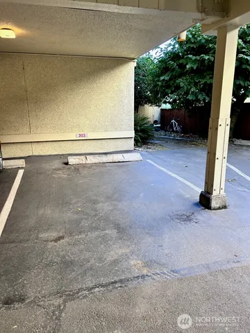 $2,495 | 4561 Lake Washington Boulevard Northeast, Unit 303, Kirkland, WA 98033