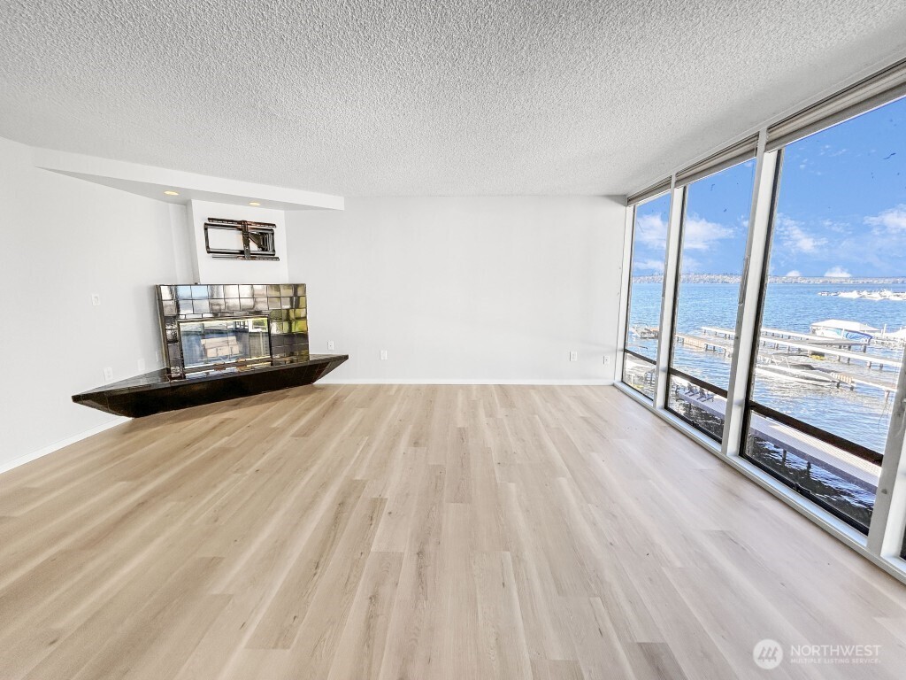 4561 Lake Washington Boulevard Northeast, Unit 303 Kirkland, WA 98033 - Photo 8 of 16 a view of a room with wooden floor