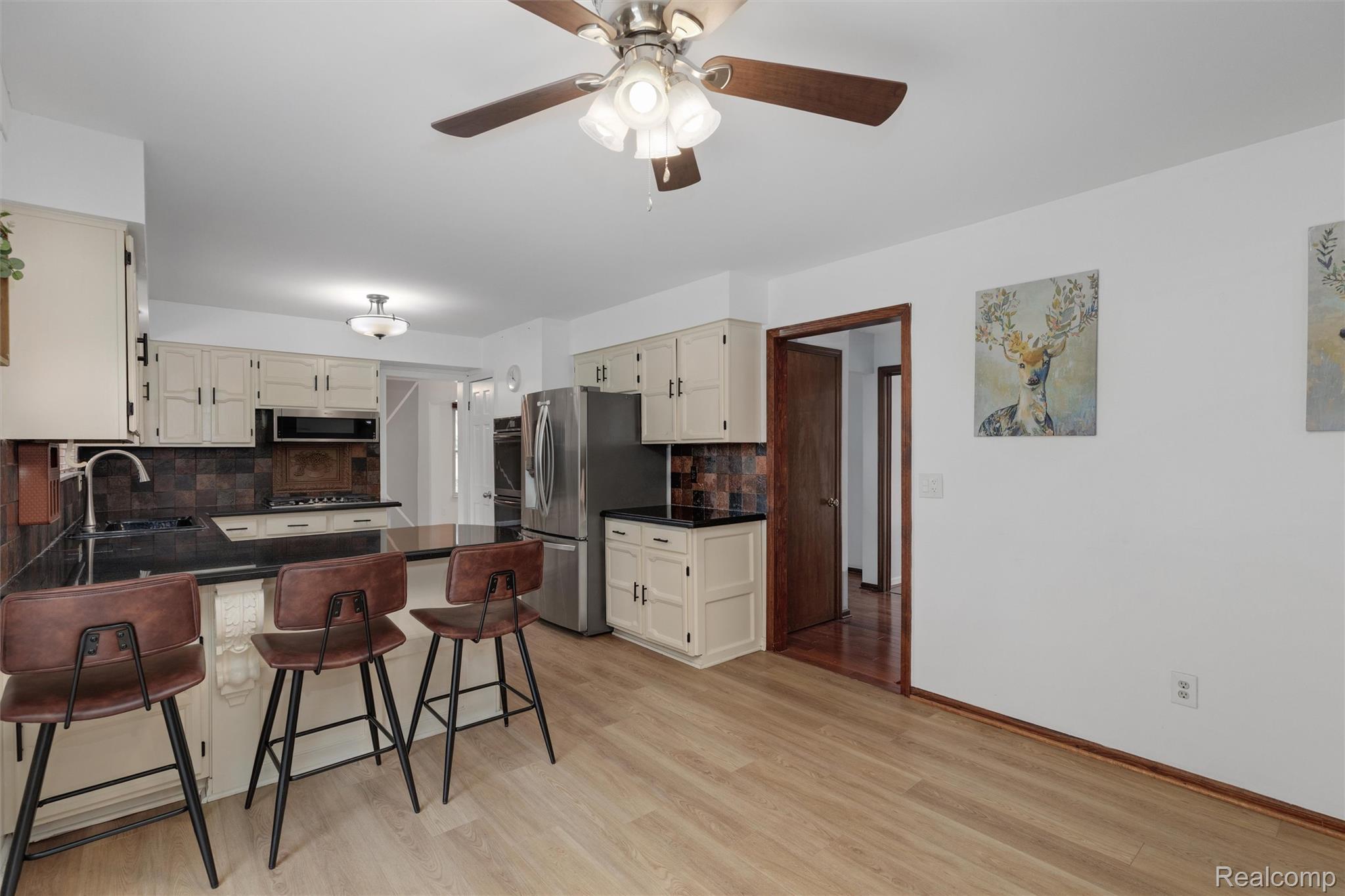 450 Timberline Drive Rochester, MI 48309 - Photo 19 of 60 16-450 Timberline Dr 0014.jpg