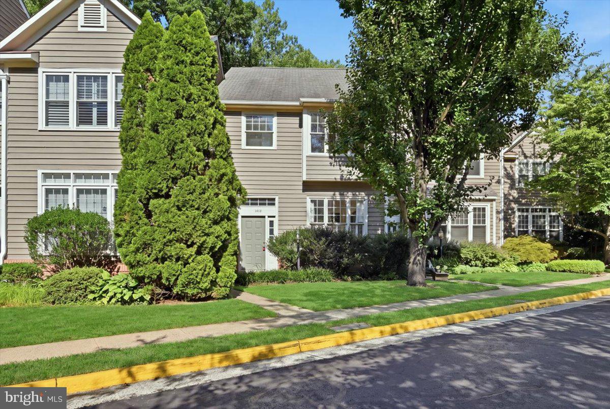1213 Weatherstone Court Reston, VA 20194 - Photo 2 of 49 Gallery Image 2