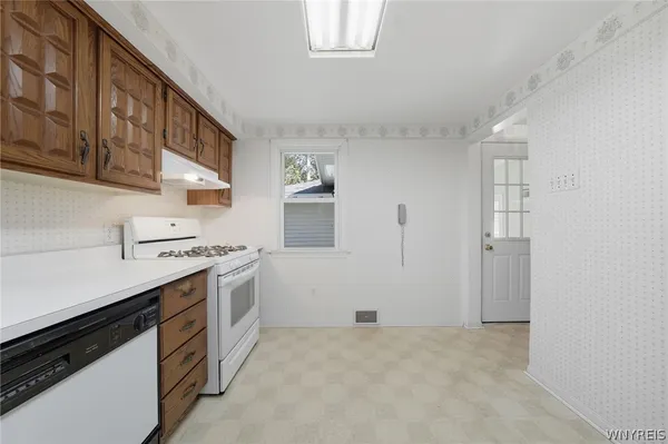 $260,000 | 131 Colvinhurst Drive, Tonawanda, NY 14223