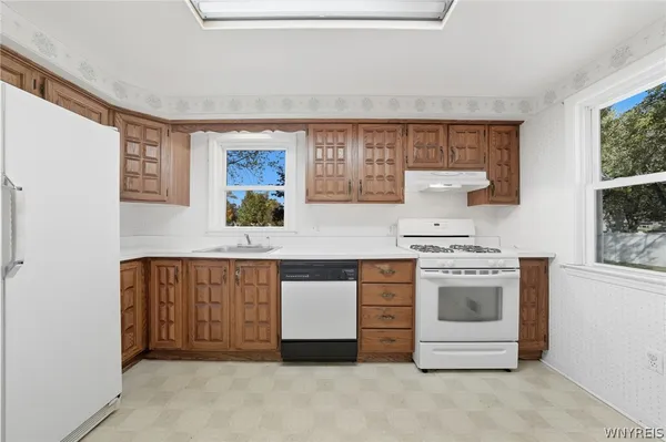 $260,000 | 131 Colvinhurst Drive, Tonawanda, NY 14223