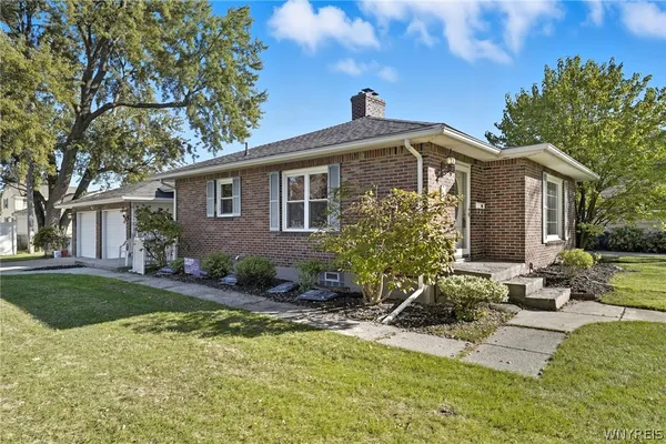 $260,000 | 131 Colvinhurst Drive, Tonawanda, NY 14223
