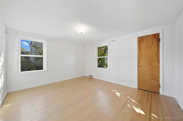 $260,000 | 131 Colvinhurst Drive, Tonawanda, NY 14223