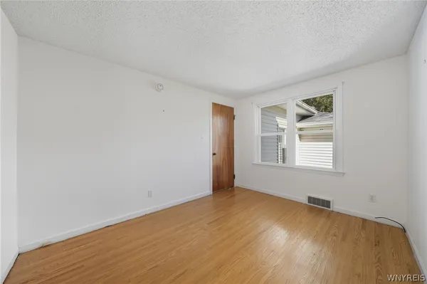 $260,000 | 131 Colvinhurst Drive, Tonawanda, NY 14223
