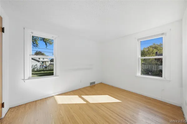 $260,000 | 131 Colvinhurst Drive, Tonawanda, NY 14223