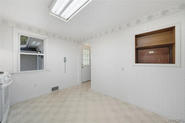 $260,000 | 131 Colvinhurst Drive, Tonawanda, NY 14223