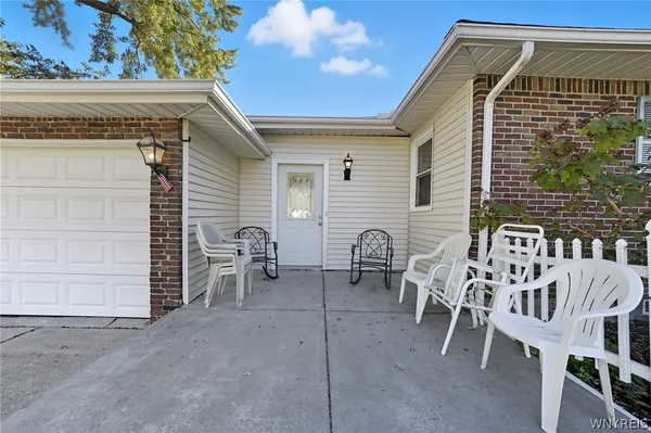 $260,000 | 131 Colvinhurst Drive, Tonawanda, NY 14223