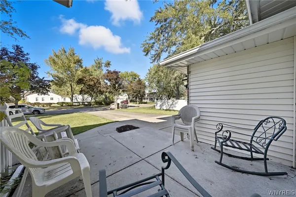 $260,000 | 131 Colvinhurst Drive, Tonawanda, NY 14223