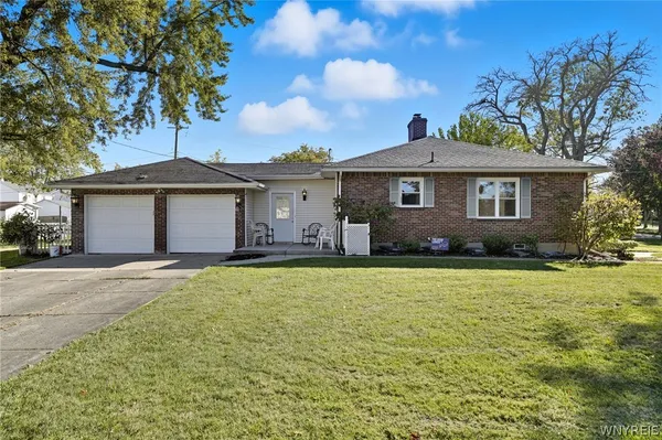 $260,000 | 131 Colvinhurst Drive, Tonawanda, NY 14223