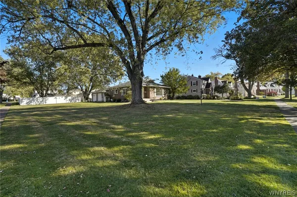 $260,000 | 131 Colvinhurst Drive, Tonawanda, NY 14223