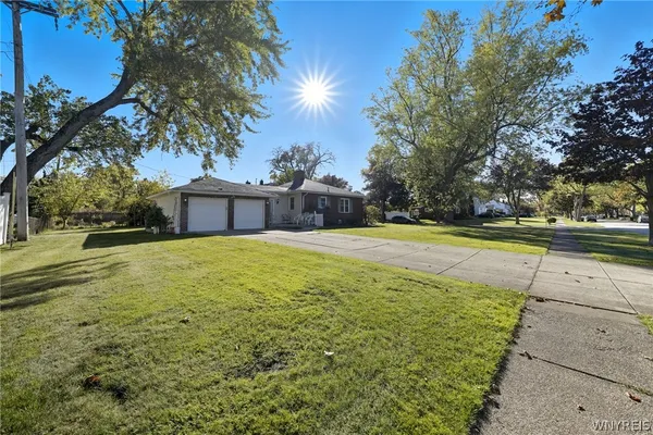 $260,000 | 131 Colvinhurst Drive, Tonawanda, NY 14223