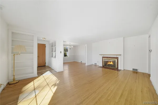 $260,000 | 131 Colvinhurst Drive, Tonawanda, NY 14223