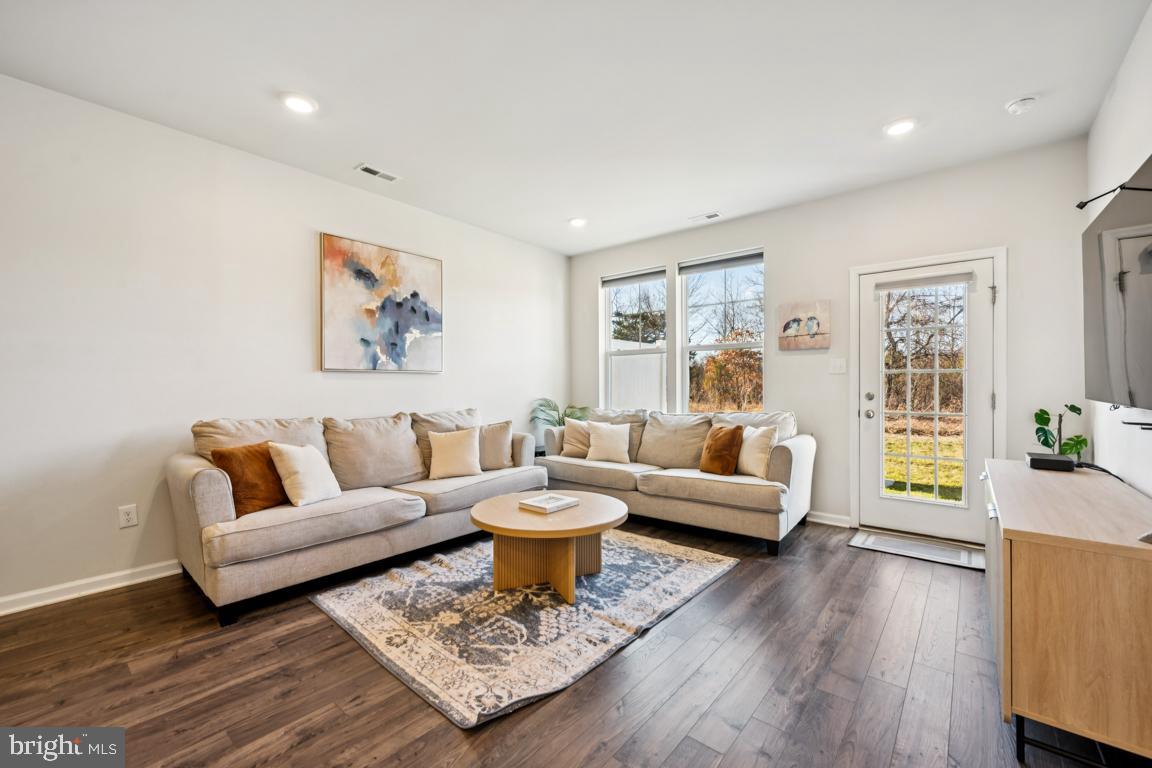 65 Morley Boulevard Medford, NJ 08055 - Photo 12 of 31 Sunlit Family Room Off Kitchen!