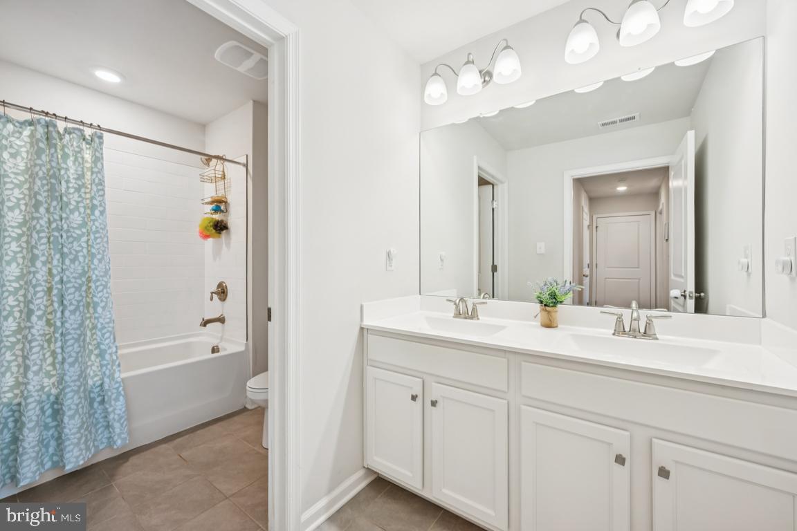 65 Morley Boulevard Medford, NJ 08055 - Photo 22 of 31 Upstairs Full Bathroom!