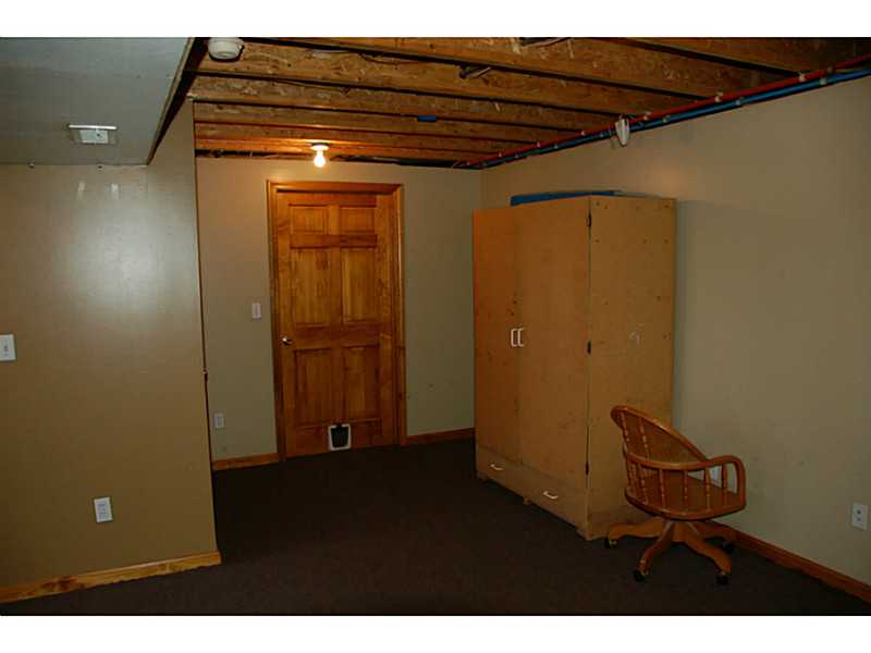 285 Old Rockville Road Hopkinton, RI 02833 - Photo 11 of 16 Den/Family/Great Room.