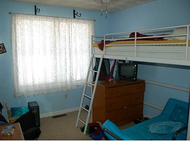 285 Old Rockville Road Hopkinton, RI 02833 - Photo 6 of 16 Bedroom.