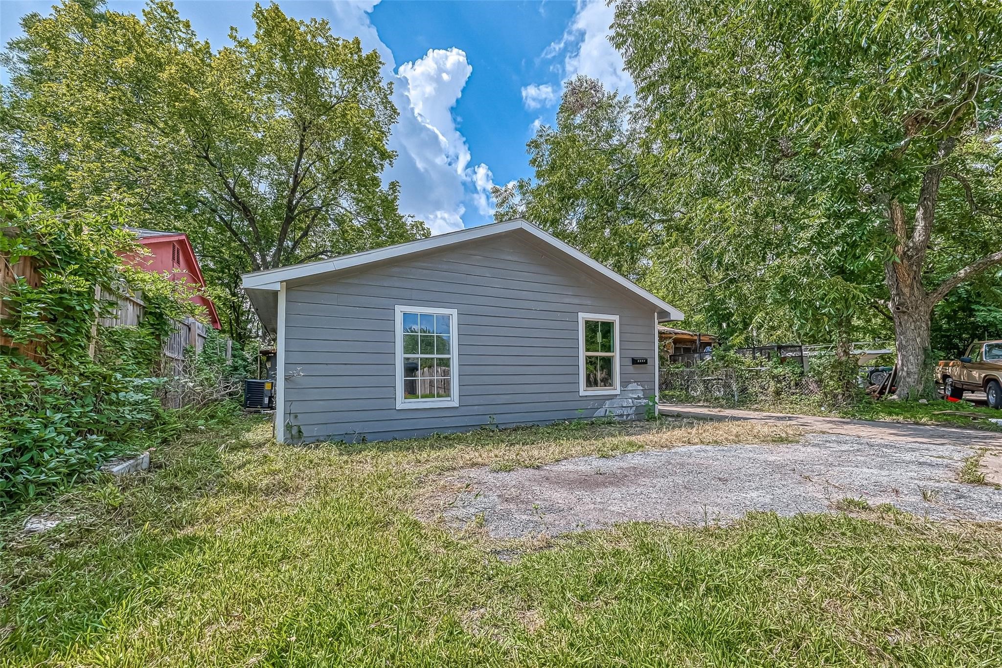 4416 Quitman Street, Unit A Houston, TX 77026 - Photo 7 of 8 a view of a house with yard and a garden