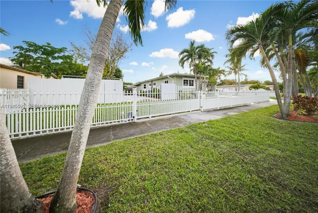 $699,000 | 300 Northeast 175th Street, North Miami Beach, FL 33162