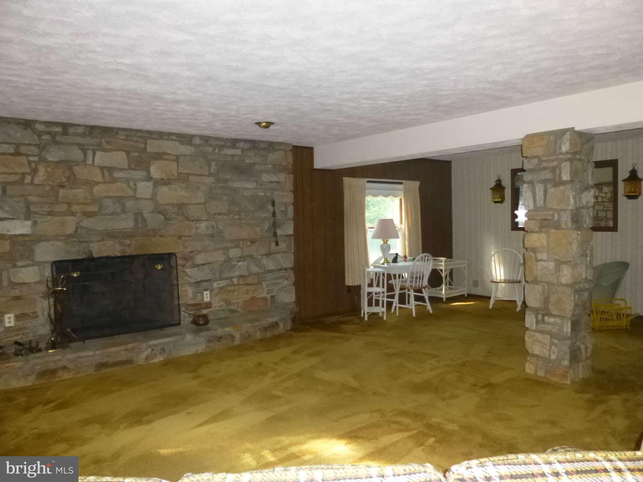8501 Buckland Mill Road Gainesville, VA 20155 - Photo 10 of 15 Family Room