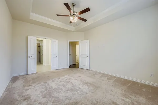 an empty room with fan and a ceiling fan