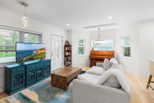 $3,200 | 9 Lisbeth Street, Unit 9, Lexington, MA 02421