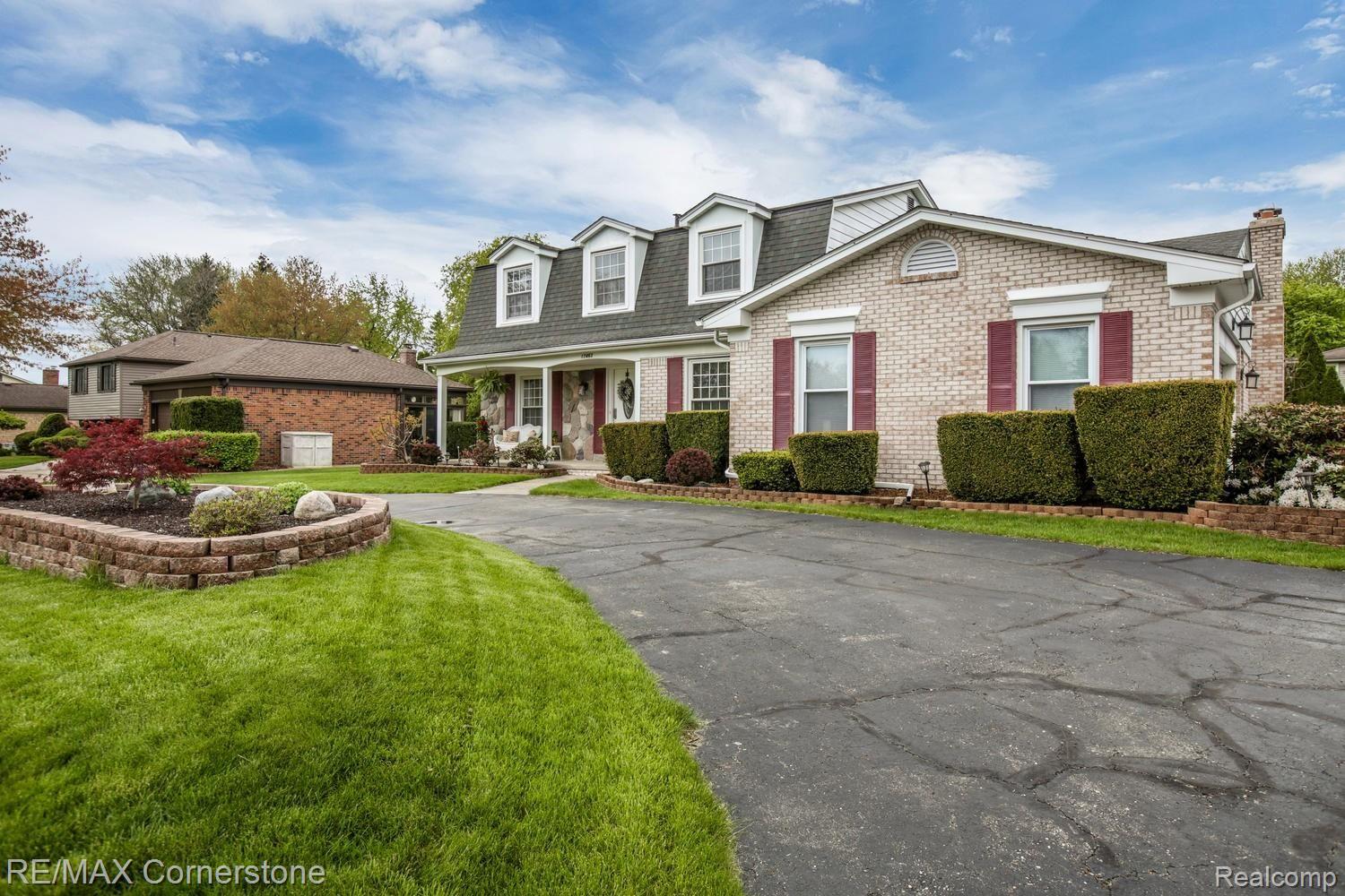 17463 Wayne Road Livonia, MI 48152 - Photo 4 of 37 17463 Wayne Rd Livonia MI-large-028-32-17463 Wayne Road00028-1500x1000-72dpi.jpg